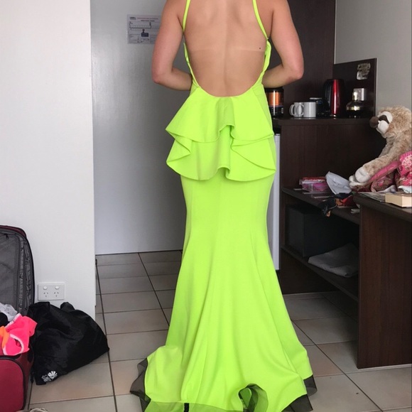 Neon yellow backless mermaid style prom dress NWT - Picture 3 of 5